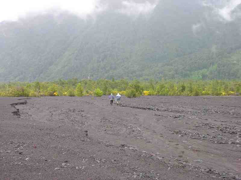 Lavafeld am Fuße des Vulkans Osorno